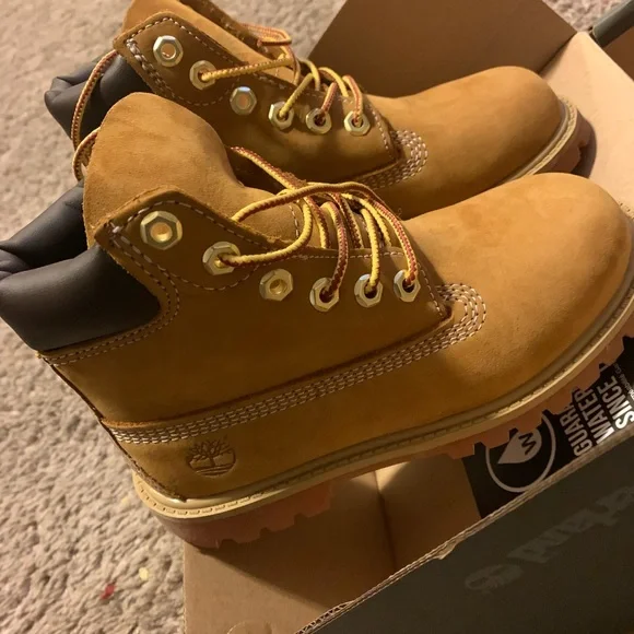 6in Timberland Premium waterproof boot - Picture 2 of 5